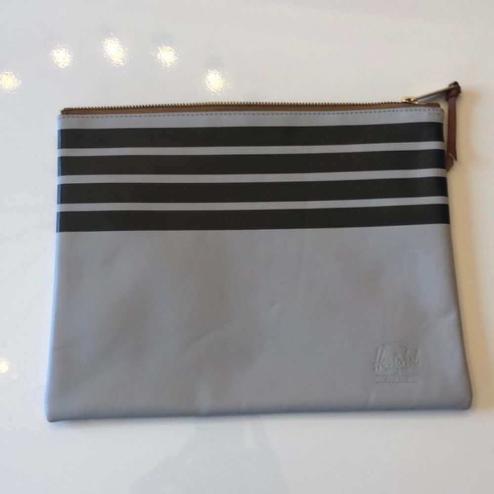 Hershel Leather Pouch